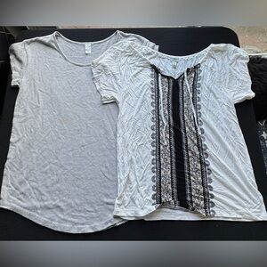 Women’s Lot of 2 Short Sleeve Tops